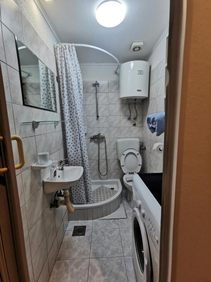 Studio I Apartman Ema غييكا المظهر الخارجي الصورة