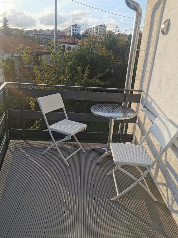 Studio I Apartman Ema غييكا المظهر الخارجي الصورة