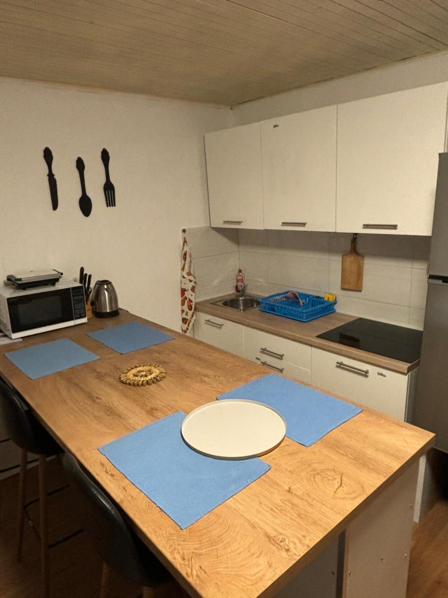 Studio I Apartman Ema غييكا المظهر الخارجي الصورة