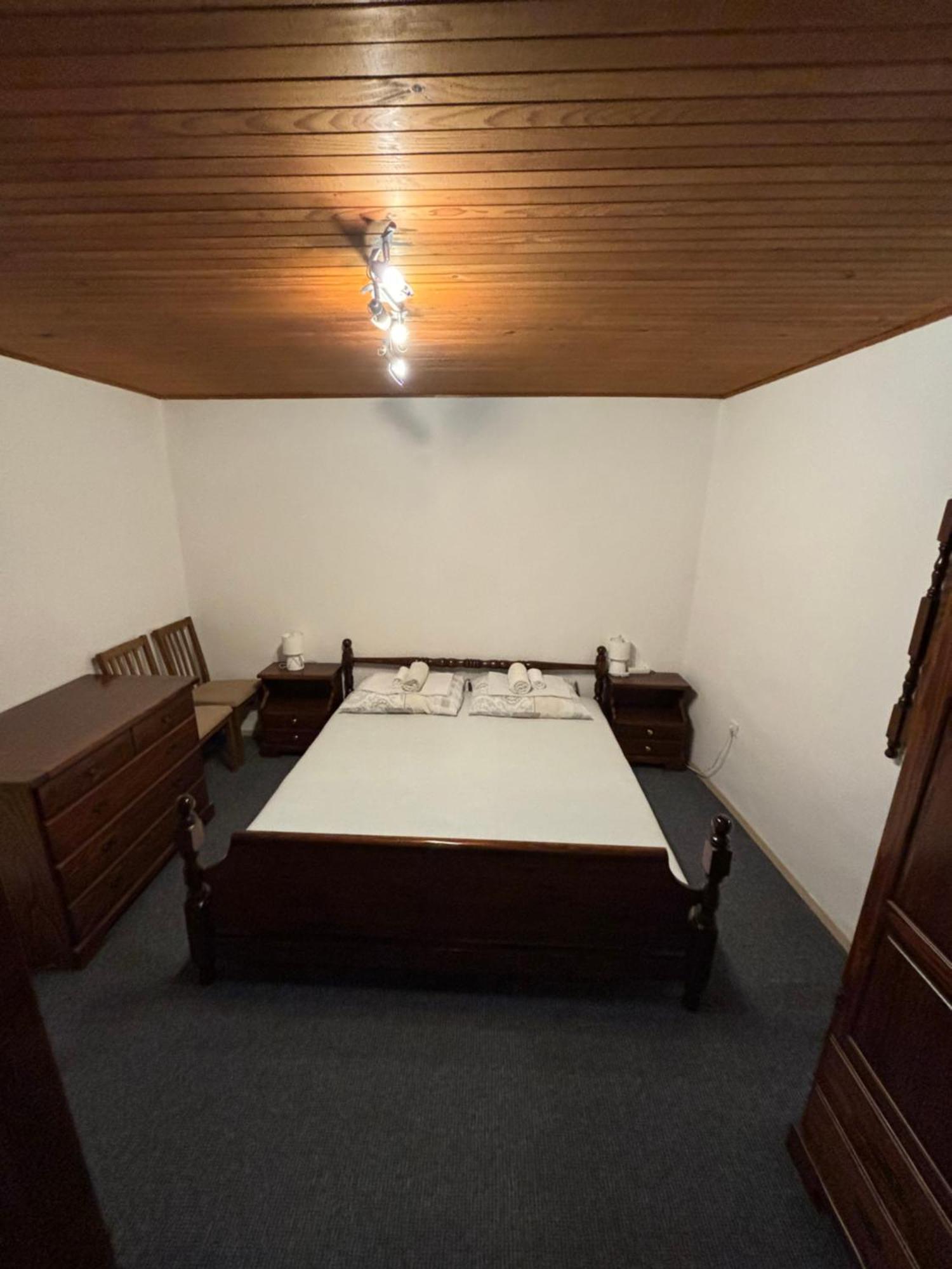 Studio I Apartman Ema غييكا المظهر الخارجي الصورة